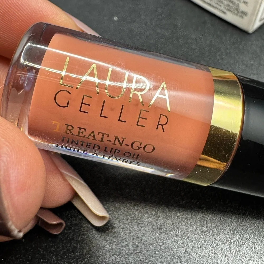 NWT Laura Geller Treat-N-Go Tinted Lip Oil - Cruch Time- minor box damage